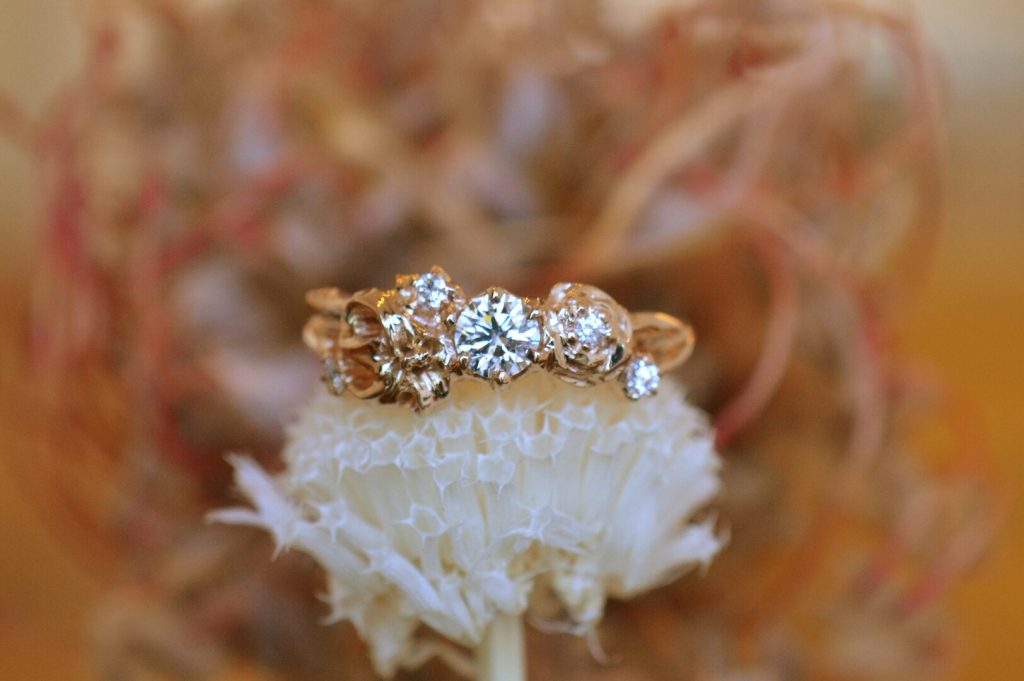 ユリとバラの婚約指輪静岡