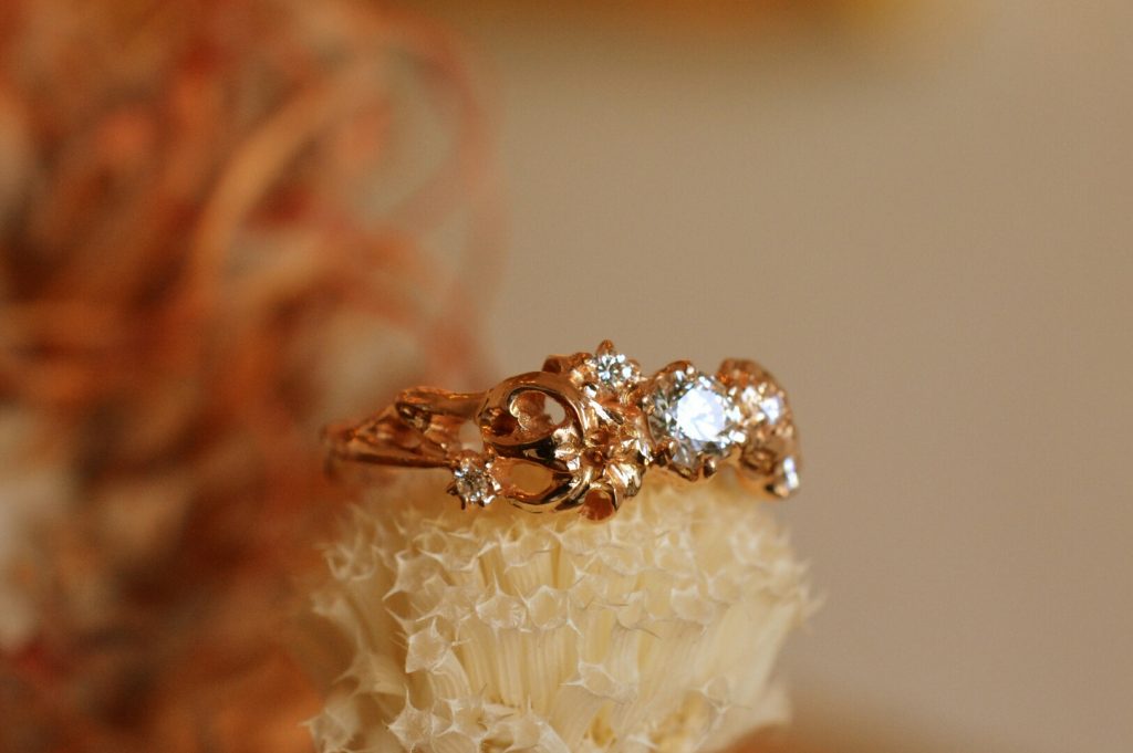 ユリの婚約指輪静岡