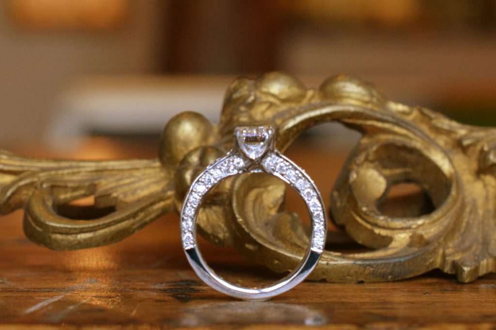 婚約指輪静岡横面