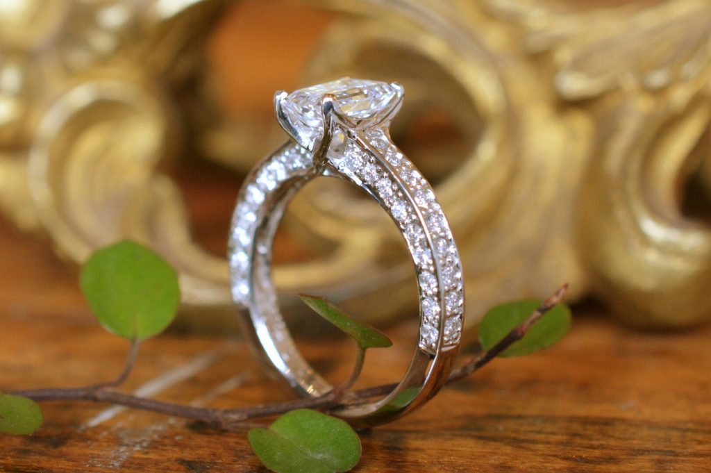ゴージャスな婚約指輪静岡