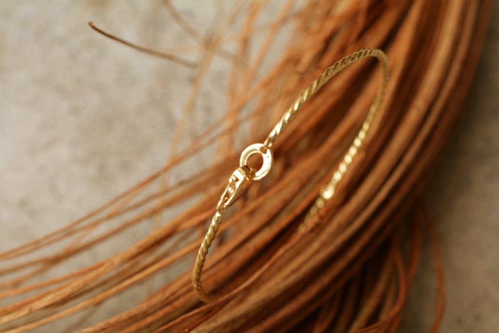 留め金も手作り