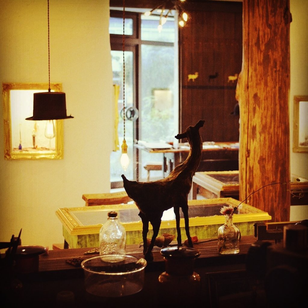 工房から見た店内