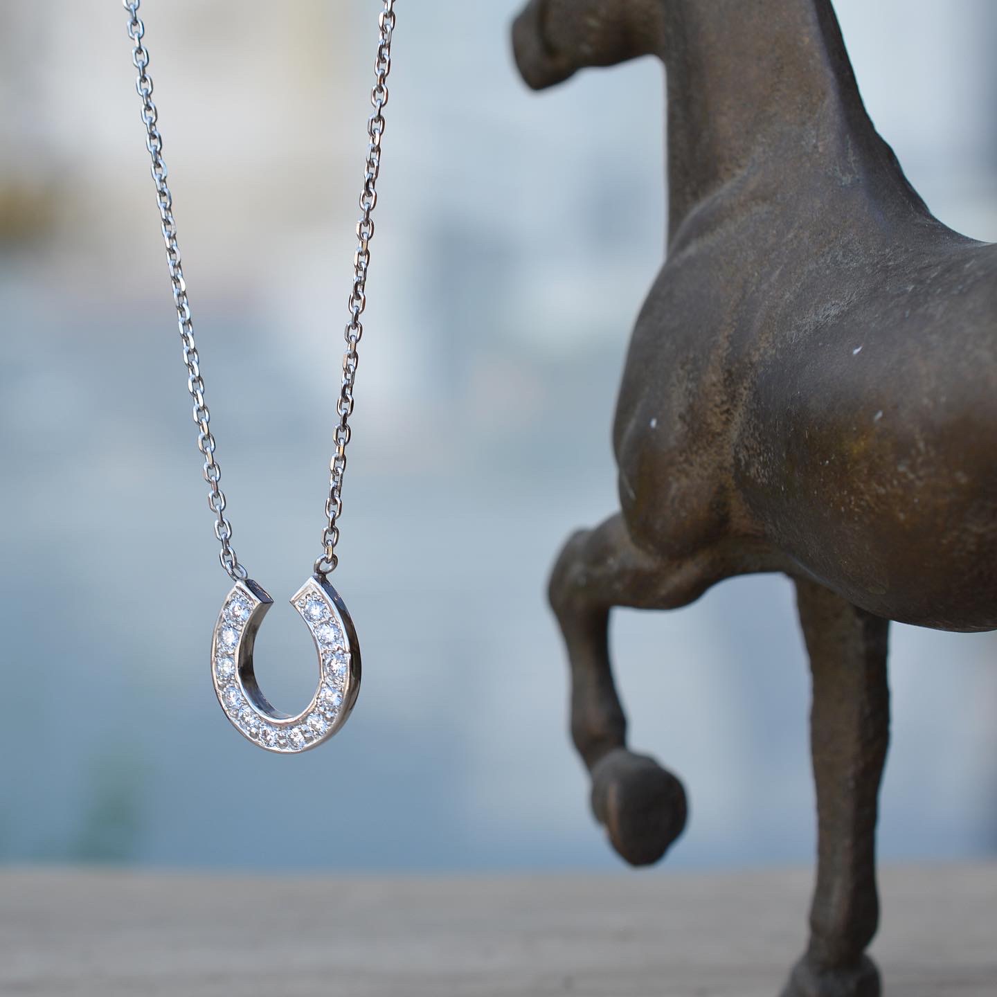 ダイヤの馬蹄ネックレス