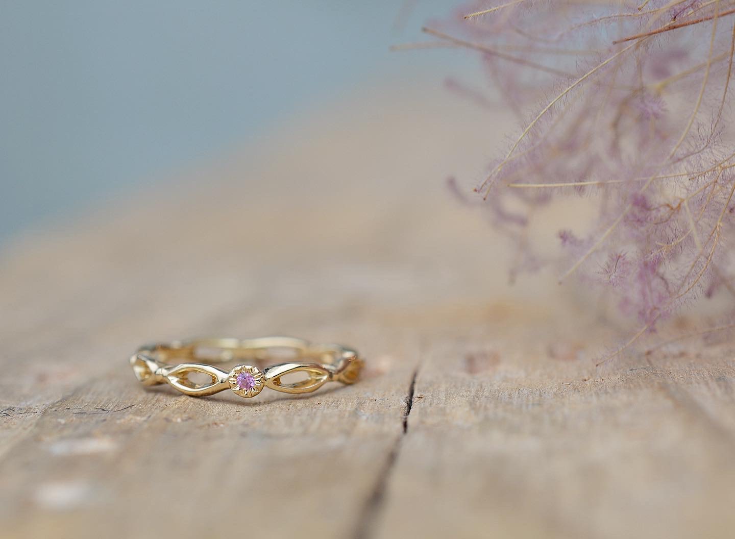 ピンクサファイヤのピンキーリング