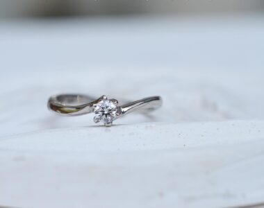 イニシャルを使ったエンゲージリング