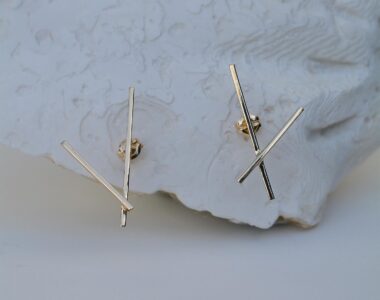 K18イエローゴールドのクロスピアス